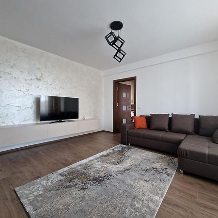 Downtown Apartment Ramnicu Valcea Exterior photo